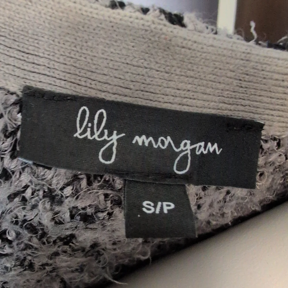 Elegant Gray Plaid Women's Cardigan - Picture 6 of 7